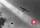 Image parachutistes français l'Indochine, 1950, de la seconde 32 séquences d'archives historiques vidéo 65675044770