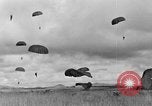 Image parachutistes français l'Indochine, 1950, de la seconde 38 séquences d'archives historiques vidéo 65675044770