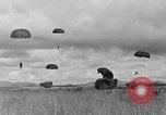 Image parachutistes français l'Indochine, 1950, de la seconde 41 séquences d'archives historiques vidéo 65675044770