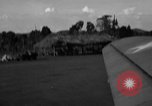 Standbild Douglas C-47 Skytrain Nadzab New Guinea, 1943, aus Sekunde 1 historischem Filmmaterial Videoclip 65675044787