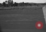 Standbild Douglas C-47 Skytrain Nadzab New Guinea, 1943, aus Sekunde 8 historischem Filmmaterial Videoclip 65675044787