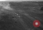 Standbild Douglas C-47 Skytrain Nadzab New Guinea, 1943, aus Sekunde 48 historischem Filmmaterial Videoclip 65675044787