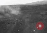 Standbild Douglas C-47 Skytrain Nadzab New Guinea, 1943, aus Sekunde 50 historischem Filmmaterial Videoclip 65675044787