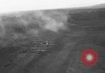 Standbild Douglas C-47 Skytrain Nadzab New Guinea, 1943, aus Sekunde 51 historischem Filmmaterial Videoclip 65675044787