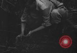 Standbild britischer Soldat Nadzab New Guinea, 1943, aus Sekunde 4 historischem Filmmaterial Videoclip 65675044789