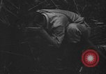 Standbild britischer Soldat Nadzab New Guinea, 1943, aus Sekunde 17 historischem Filmmaterial Videoclip 65675044789