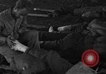 Immagine di Nadzab feriti Marilanin Nuova Guinea, 1943, secondo 30 filmato di repertorio 65675044792