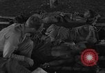 Immagine di Nadzab feriti Marilanin Nuova Guinea, 1943, secondo 43 filmato di repertorio 65675044792