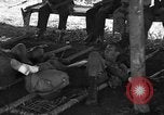 Immagine di Nadzab feriti Marilanin Nuova Guinea, 1943, secondo 48 filmato di repertorio 65675044792