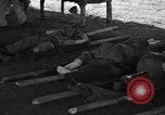Immagine di Nadzab feriti Marilanin Nuova Guinea, 1943, secondo 55 filmato di repertorio 65675044792