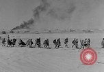 Standbild Explosionen Nordafrika, 1943, aus Sekunde 9 historischem Filmmaterial Videoclip 65675044801