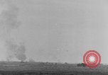 Standbild Explosionen Nordafrika, 1943, aus Sekunde 13 historischem Filmmaterial Videoclip 65675044801