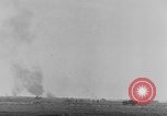 Standbild Explosionen Nordafrika, 1943, aus Sekunde 16 historischem Filmmaterial Videoclip 65675044801