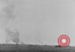 Standbild Explosionen Nordafrika, 1943, aus Sekunde 17 historischem Filmmaterial Videoclip 65675044801
