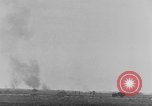 Standbild Explosionen Nordafrika, 1943, aus Sekunde 18 historischem Filmmaterial Videoclip 65675044801