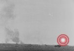 Standbild Explosionen Nordafrika, 1943, aus Sekunde 19 historischem Filmmaterial Videoclip 65675044801