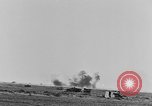 Standbild Explosionen Nordafrika, 1943, aus Sekunde 26 historischem Filmmaterial Videoclip 65675044801