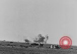 Standbild Explosionen Nordafrika, 1943, aus Sekunde 27 historischem Filmmaterial Videoclip 65675044801
