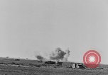 Standbild Explosionen Nordafrika, 1943, aus Sekunde 28 historischem Filmmaterial Videoclip 65675044801