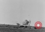 Standbild Explosionen Nordafrika, 1943, aus Sekunde 29 historischem Filmmaterial Videoclip 65675044801