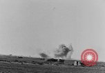 Standbild Explosionen Nordafrika, 1943, aus Sekunde 30 historischem Filmmaterial Videoclip 65675044801