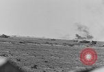Standbild Explosionen Nordafrika, 1943, aus Sekunde 31 historischem Filmmaterial Videoclip 65675044801