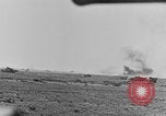 Standbild Explosionen Nordafrika, 1943, aus Sekunde 32 historischem Filmmaterial Videoclip 65675044801