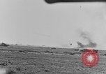 Standbild Explosionen Nordafrika, 1943, aus Sekunde 34 historischem Filmmaterial Videoclip 65675044801