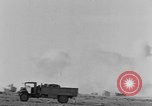 Standbild Explosionen Nordafrika, 1943, aus Sekunde 36 historischem Filmmaterial Videoclip 65675044801