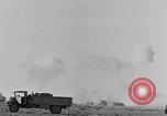 Standbild Explosionen Nordafrika, 1943, aus Sekunde 37 historischem Filmmaterial Videoclip 65675044801