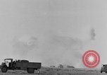 Standbild Explosionen Nordafrika, 1943, aus Sekunde 38 historischem Filmmaterial Videoclip 65675044801