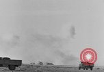 Standbild Explosionen Nordafrika, 1943, aus Sekunde 39 historischem Filmmaterial Videoclip 65675044801