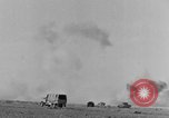 Standbild Explosionen Nordafrika, 1943, aus Sekunde 41 historischem Filmmaterial Videoclip 65675044801
