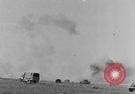 Standbild Explosionen Nordafrika, 1943, aus Sekunde 42 historischem Filmmaterial Videoclip 65675044801