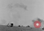 Standbild Explosionen Nordafrika, 1943, aus Sekunde 44 historischem Filmmaterial Videoclip 65675044801