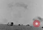 Standbild Explosionen Nordafrika, 1943, aus Sekunde 45 historischem Filmmaterial Videoclip 65675044801