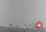 Standbild Explosionen Nordafrika, 1943, aus Sekunde 46 historischem Filmmaterial Videoclip 65675044801