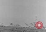 Standbild Explosionen Nordafrika, 1943, aus Sekunde 47 historischem Filmmaterial Videoclip 65675044801