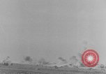 Standbild Explosionen Nordafrika, 1943, aus Sekunde 48 historischem Filmmaterial Videoclip 65675044801
