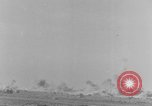 Standbild Explosionen Nordafrika, 1943, aus Sekunde 49 historischem Filmmaterial Videoclip 65675044801