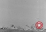 Standbild Explosionen Nordafrika, 1943, aus Sekunde 52 historischem Filmmaterial Videoclip 65675044801