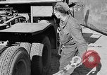 Standbild Lkw entladen Algier Algerien, 1943, aus Sekunde 30 historischem Filmmaterial Videoclip 65675044803