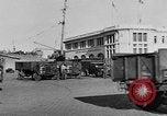 Standbild Lkw entladen Algier Algerien, 1943, aus Sekunde 40 historischem Filmmaterial Videoclip 65675044803