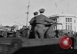 Standbild Lkw entladen Algier Algerien, 1943, aus Sekunde 46 historischem Filmmaterial Videoclip 65675044803