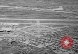 Standbild Osan-ni-Air Base K-55 Korea, 1953, aus Sekunde 56 historischem Filmmaterial Videoclip 65675044812