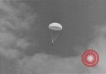 Image parachutiste saute d'un avion San Diego California USA, 1926, de la seconde 13 séquences d'archives historiques vidéo 65675044876
