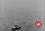 Image parachutiste saute d'un avion San Diego California USA, 1926, de la seconde 16 séquences d'archives historiques vidéo 65675044876