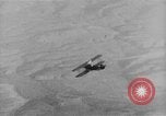 Image parachutiste saute d'un avion San Diego California USA, 1926, de la seconde 18 séquences d'archives historiques vidéo 65675044876
