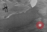 Image parachutiste saute d'un avion San Diego California USA, 1926, de la seconde 21 séquences d'archives historiques vidéo 65675044876