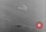 Image parachutiste saute d'un avion San Diego California USA, 1926, de la seconde 29 séquences d'archives historiques vidéo 65675044876